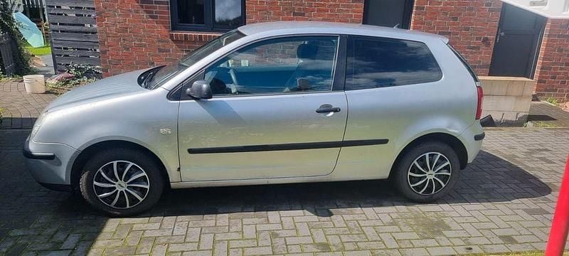 Silber Gebraucht 2004 VW Polo Basis Limousine | 799 € (Guter Preis) - Bild 1/4