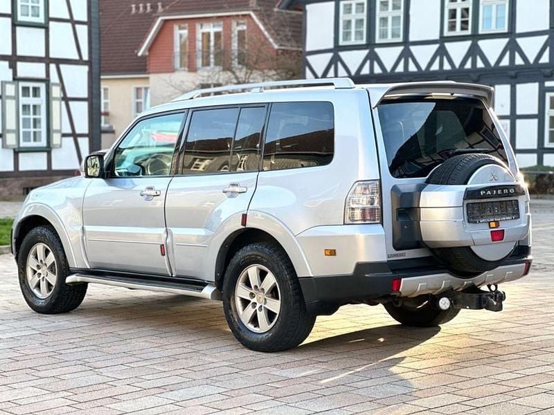 Gebraucht Mitsubishi Pajero Intense 170 PS (125 kW) 2007 Silber SUV