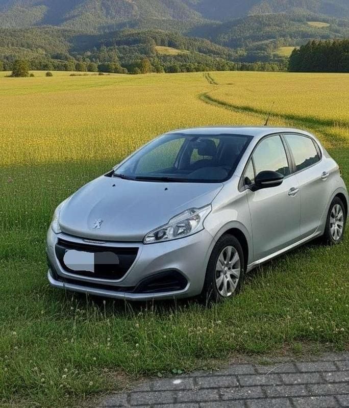 Grau Gebraucht 2016 Peugeot 208 Access Kleinwagen | 6.000 € (Guter Preis) - Bild 1/4