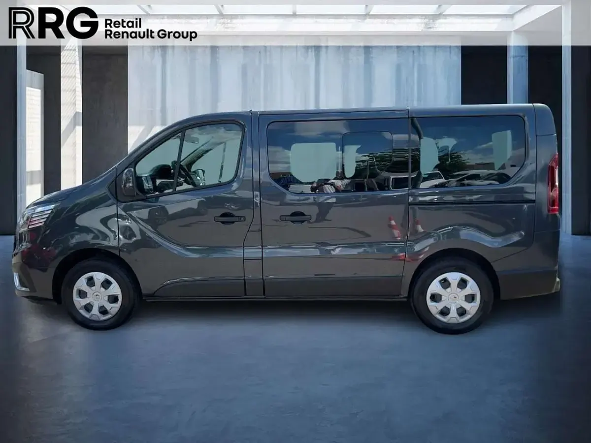 Gebraucht Renault Trafic Life 170 PS (125 kW) 2024 Grau Van / Kleinbus