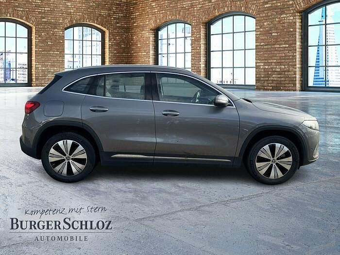 Gebraucht Mercedes EQA300 Progressive 167 kW (228 PS) 2024 Metalliclack mountaingrau SUV