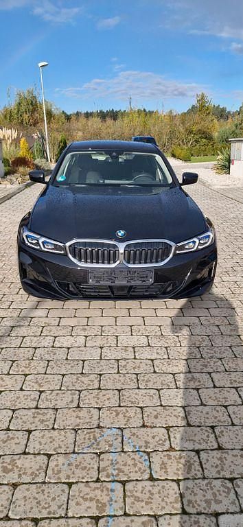 Schwarz Gebraucht 2023 BMW 318 Limousine | 28.890 € (Superpreis) - Bild 1/4