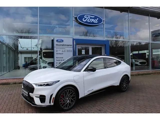 Starweiß metallic Gebraucht 2022 Ford Mustang Mach-E GT SUV | 49.950 € (Fairer Preis) - Bild 1/4