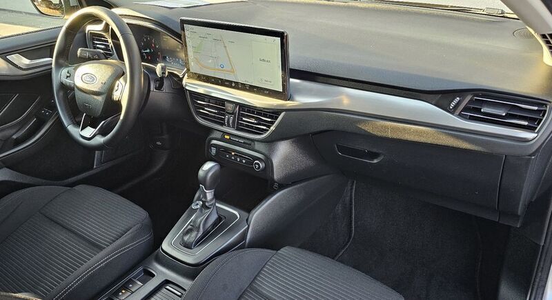 Gebraucht Ford Focus Titanium 125 PS (91 kW) 2024 Silber Limousine
