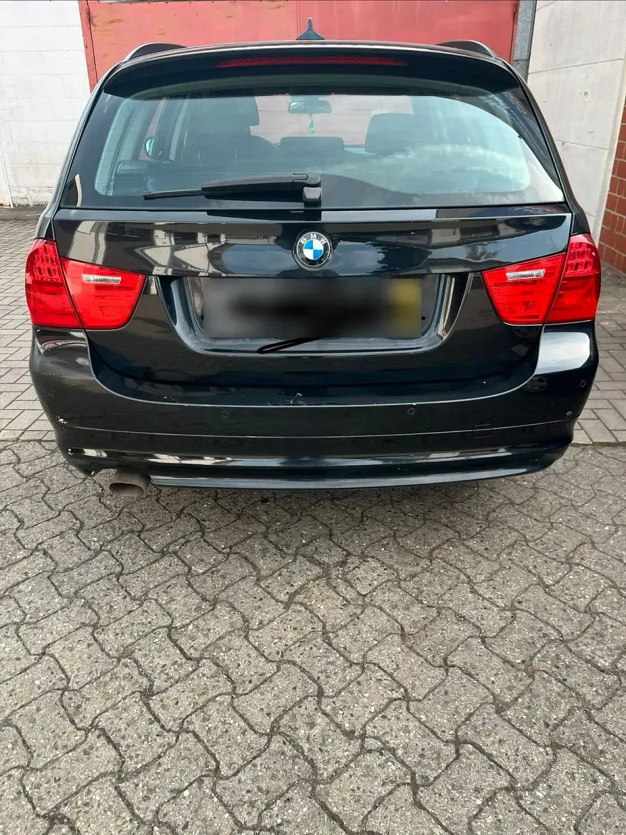 Second-hand BMW 320 140 CP (102 kW) 2012 Negru Break
