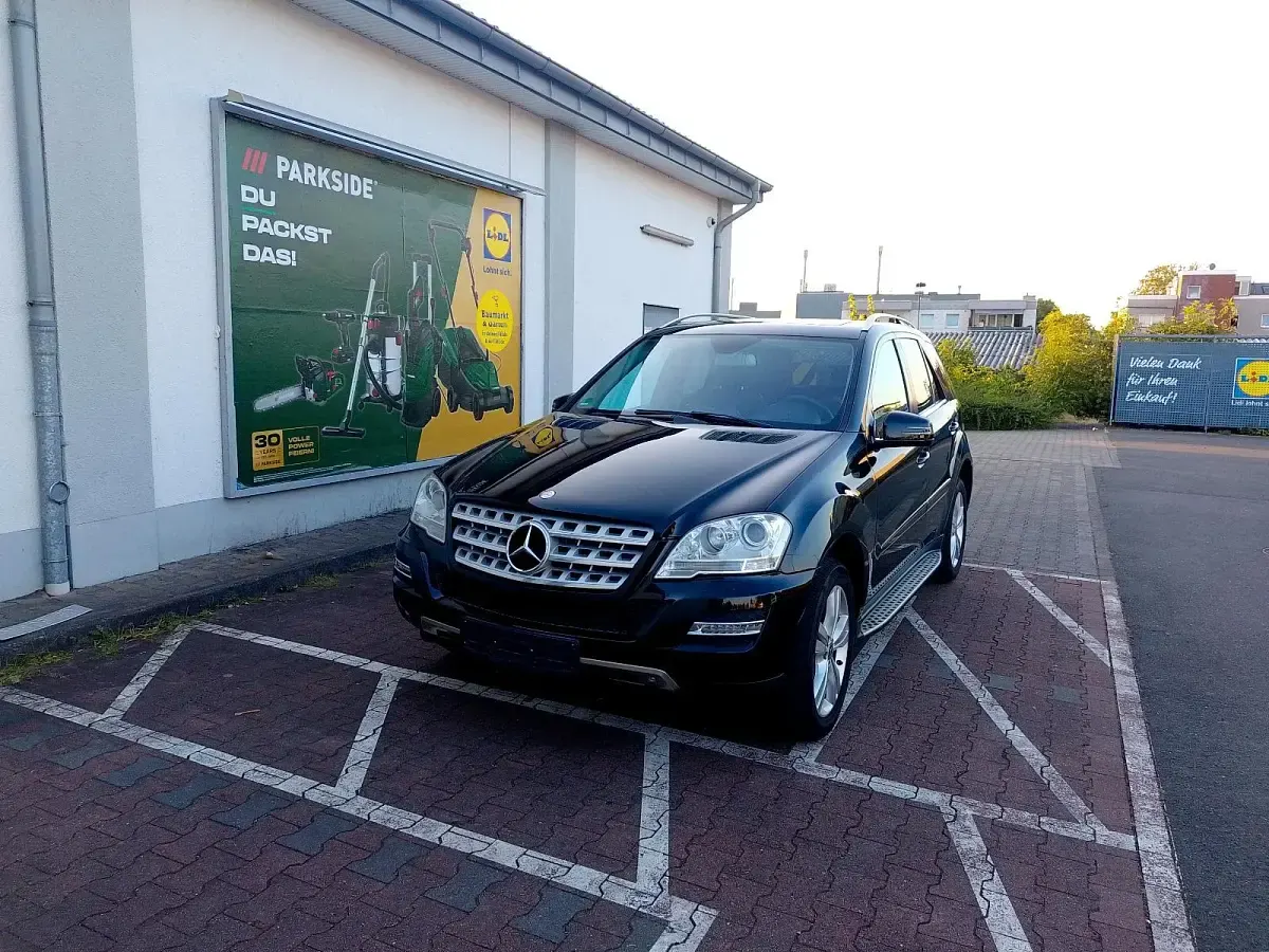 Gebraucht Mercedes ML350 231 PS (169 kW) 2010 Schwarz SUV