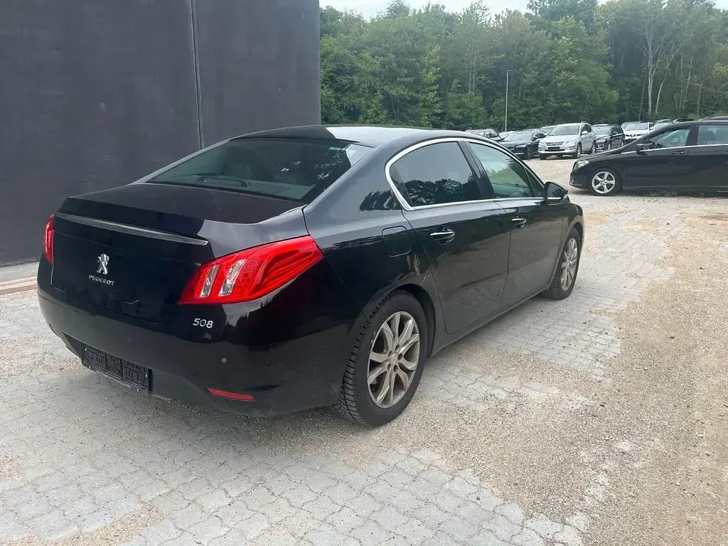 Gebraucht Peugeot 508 Allure 163 PS (119 kW) 2012 Schwarz Limousine