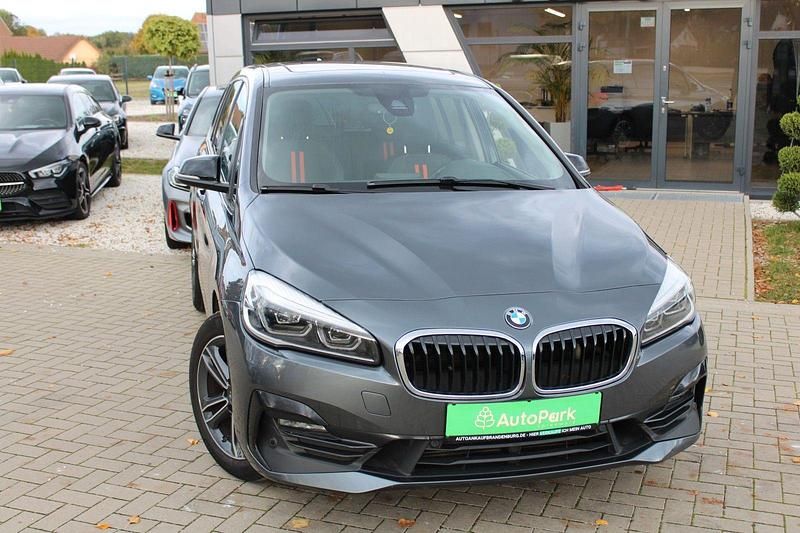 Gebraucht BMW 220 Gran Tourer Sport Line 192 PS (141 kW) 2019 Grau Van / Kleinbus