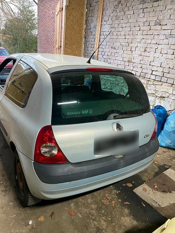 Gebraucht Renault Clio 58 PS (42 kW) 2002 Grau Coupé