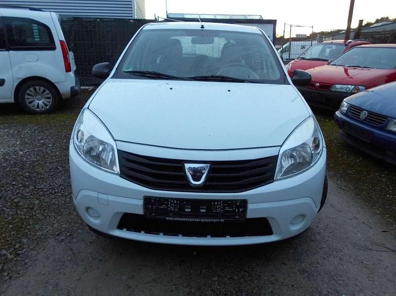 Weiß Gebraucht 2012 Dacia Sandero Limousine | 2.150 € (Fairer Preis) - Bild 1/4