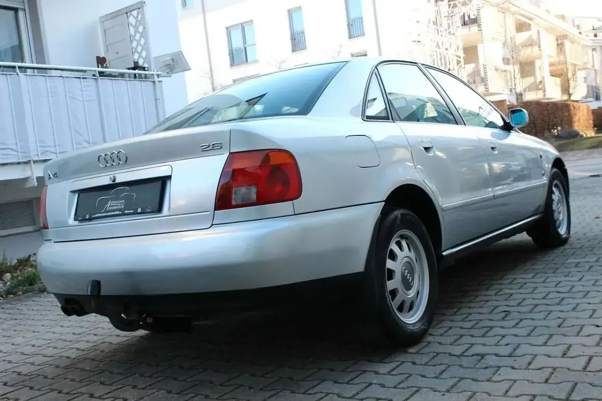 Gebraucht Audi A4 150 PS (110 kW) 1996 Silber Limousine