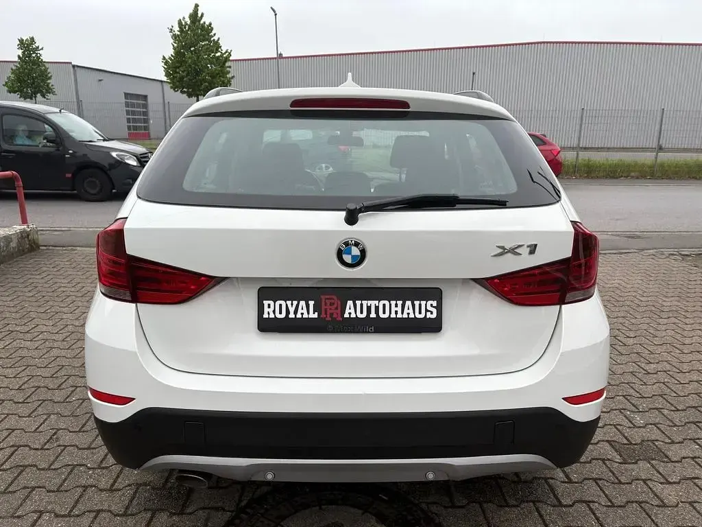 Używany BMW X1 Advantage 143 KM (105 kW) 2014 Biały SUV