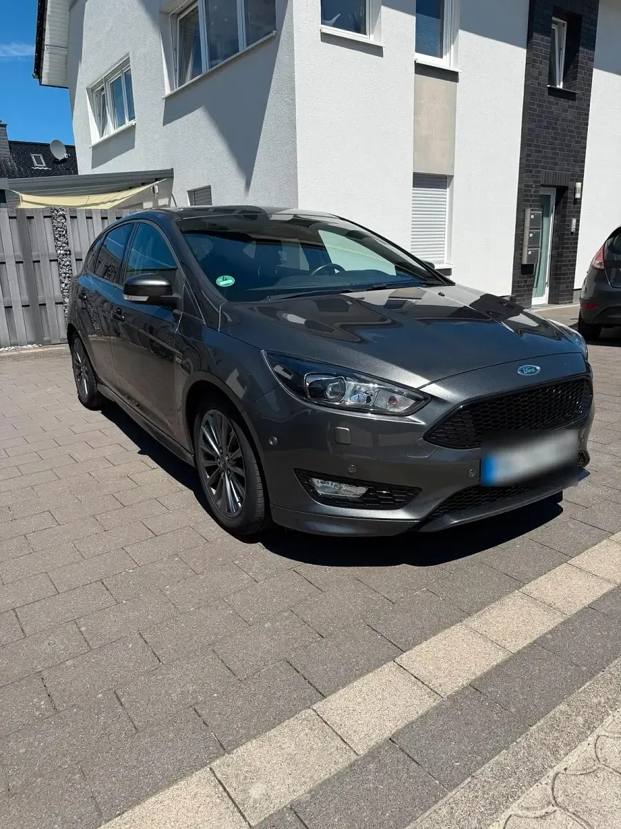 Używany Ford Focus ST 182 KM (133 kW) 2018 Czarny Sedan/Limuzyna