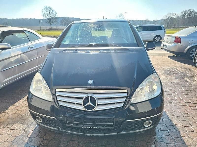 Gebraucht Mercedes A180 109 PS (80 kW) 2011 Schwarz Limousine