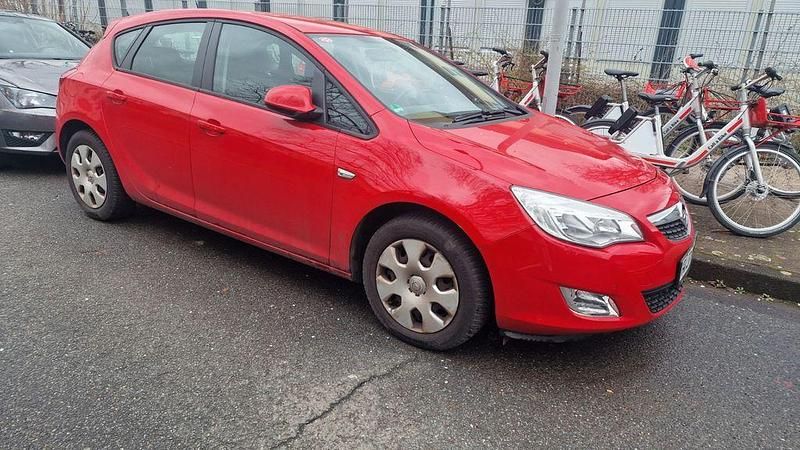 Gebraucht Opel Astra 110 PS (80 kW) 2010 Rot Limousine