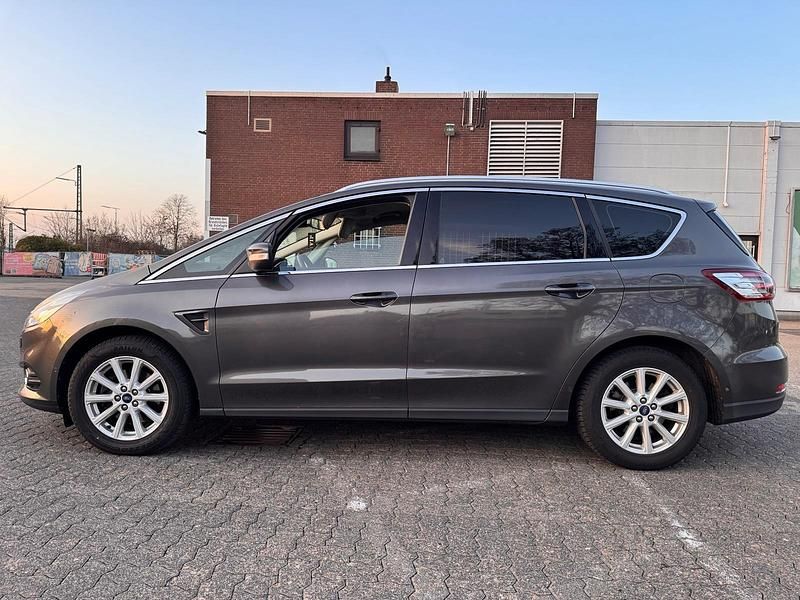 Gebraucht Ford S-MAX S 179 PS (131 kW) 2018 Grau Van / Kleinbus