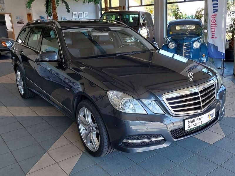 Steingrau metallic Gebraucht 2011 Mercedes E250 Kombi | 13.300 € (Fairer Preis) - Bild 1/4