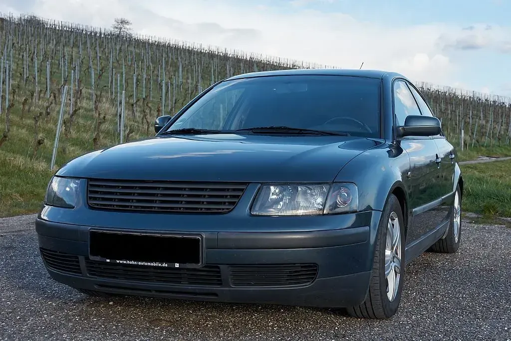 Second-hand VW Passat 150 CP (110 kW) 1998 Gri Berlinǎ