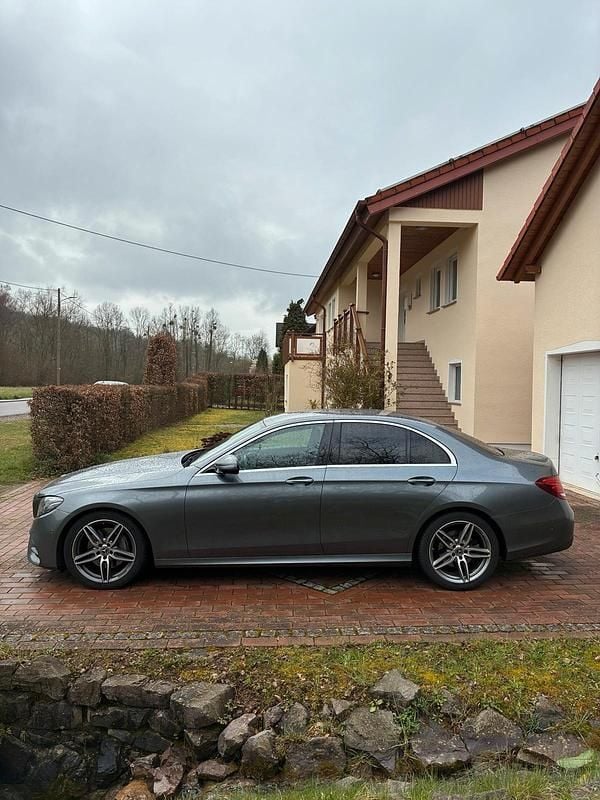 Gebraucht Mercedes E350 AMG line 258 PS (189 kW) 2017 Grau Limousine