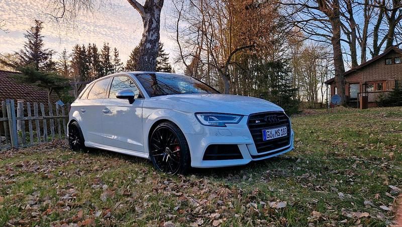 Weiß Gebraucht 2019 Audi S3 Sportback Kombi | 32.000 € (Fairer Preis) - Bild 1/4