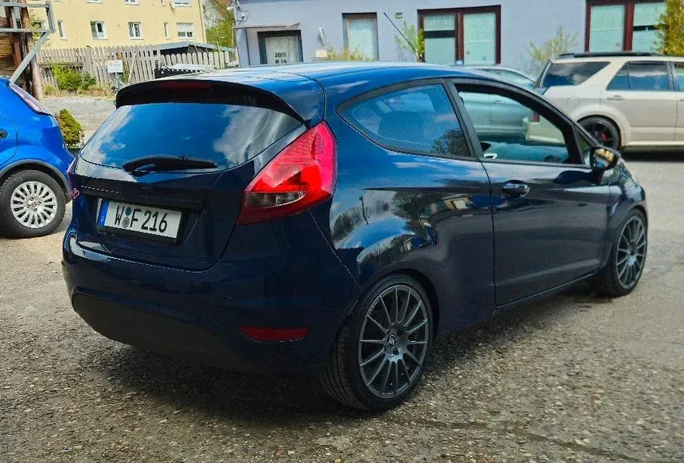 Gebraucht Ford Fiesta Trend 60 PS (44 kW) 2009 Blau Kleinwagen