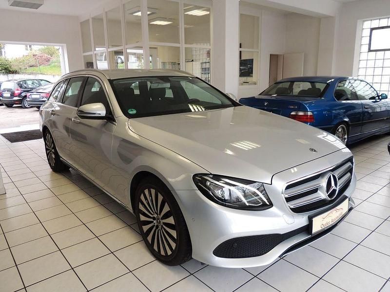 Second-hand Mercedes E200 150 CP (110 kW) 2017 Argintiu Break