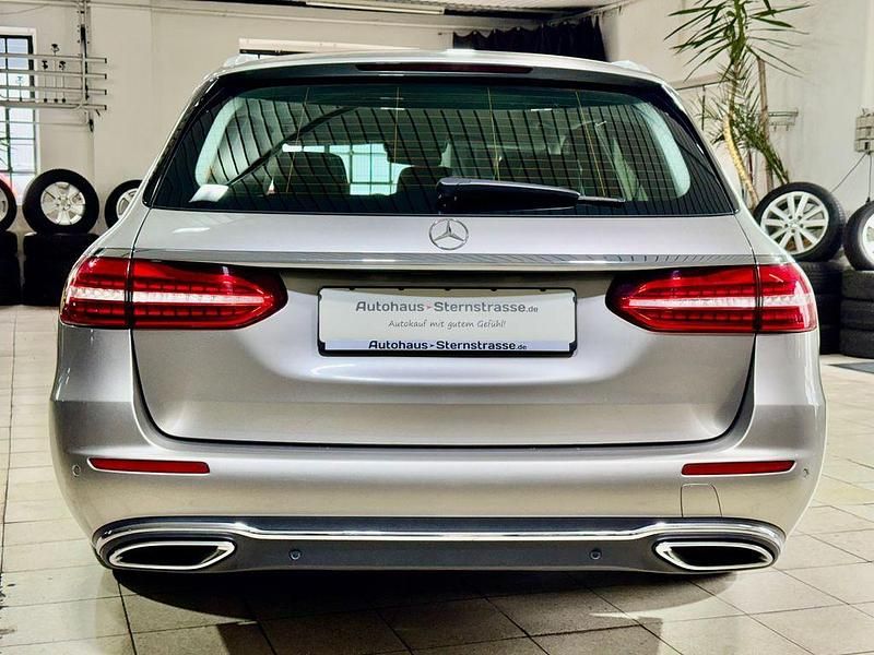 Gebraucht Mercedes E220 200 PS (147 kW) 2022 Silber Limousine