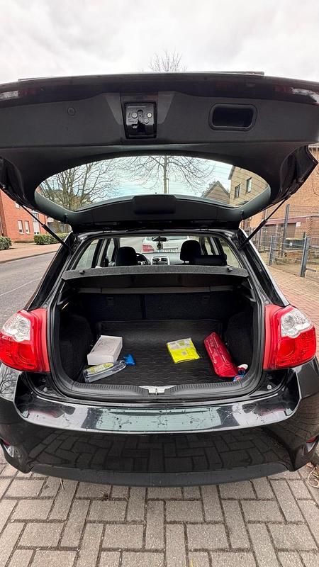 Gebraucht Toyota Auris 126 PS (92 kW) 2012 Schwarz Limousine