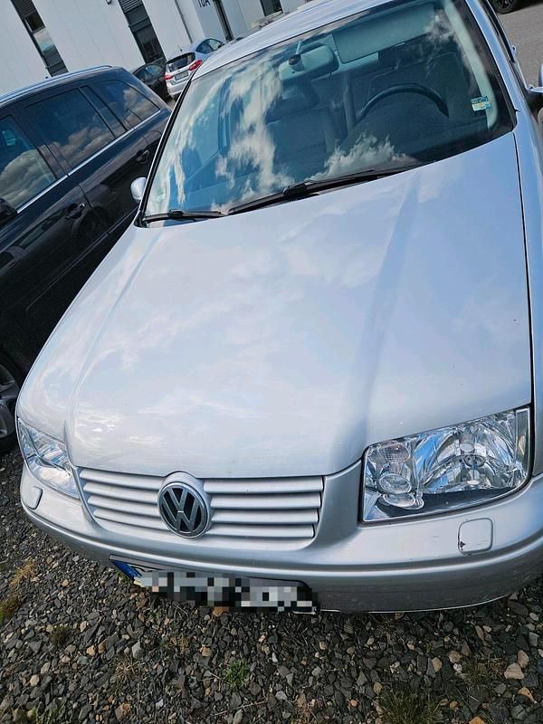 Second-hand VW Bora 115 CP (84 kW) 2000 Argintiu Berlinǎ