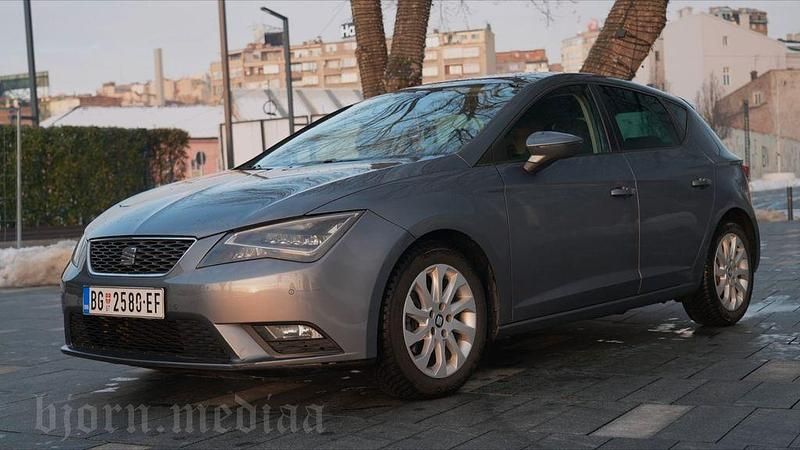 Grau Gebraucht 2015 Seat Leon Ecomotive Limousine | 9.800 € - Bild 1/4