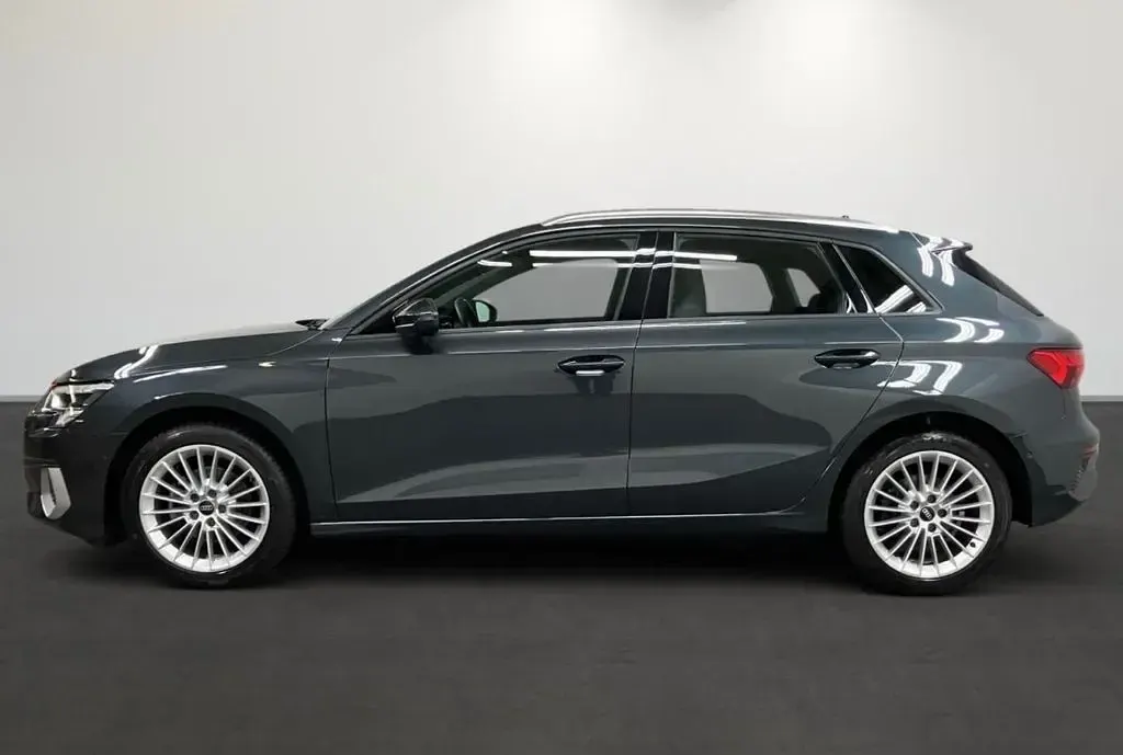 Gebraucht Audi A3 Sport 150 PS (110 kW) 2023 Grau Limousine