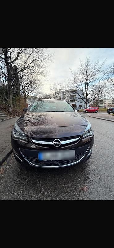 Second-hand Opel Astra 140 CP (102 kW) 2015 Maro Berlinǎ
