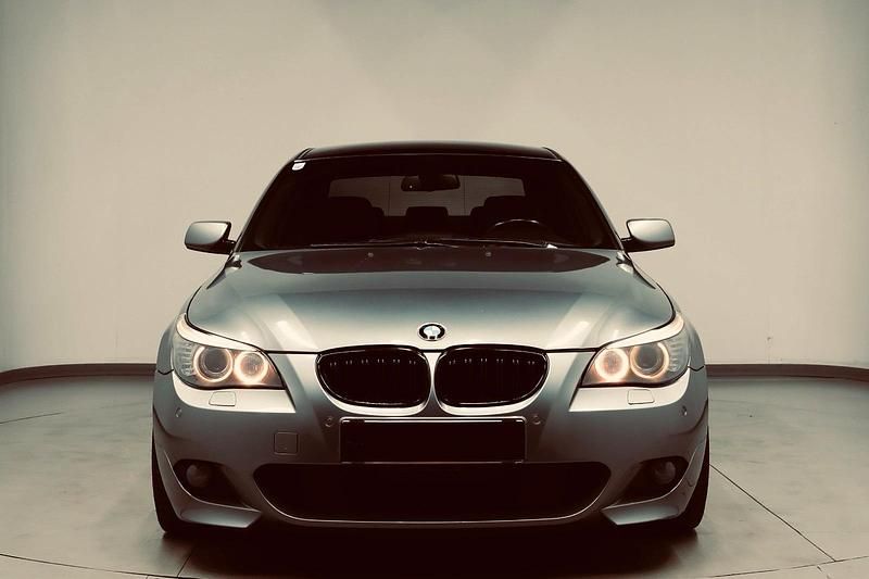 Silber Gebraucht 2008 BMW 525 M Sport Limousine | 13.900 € - Bild 1/4
