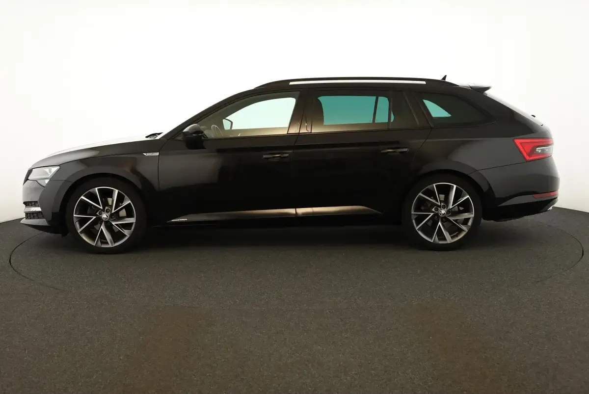 Gebraucht Skoda Superb SportLine 190 PS (139 kW) 2021 Black magic perleffekt Kombi