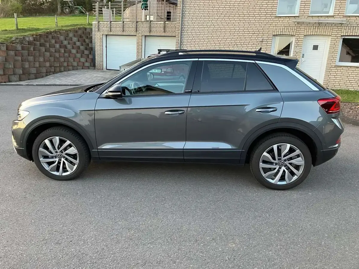 Gebraucht VW T-Roc Move 150 PS (110 kW) 2024 Grau SUV