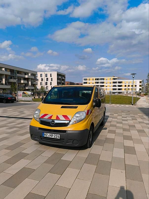 Gelb Gebraucht 2007 Opel Vivaro Van | 4.400 € (Etwas zu teuer) - Bild 1/4