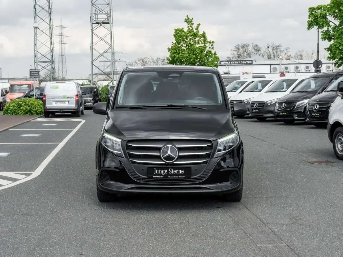 Second-hand Mercedes Vito 237 CP (174 kW) 2025 Negru Van