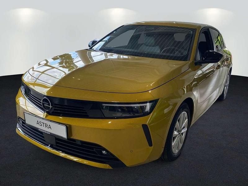 Lackierung amber yellow/typ au Gebraucht 2023 Opel Astra Enjoy Limousine | 20.490 € (Guter Preis) - Bild 1/4