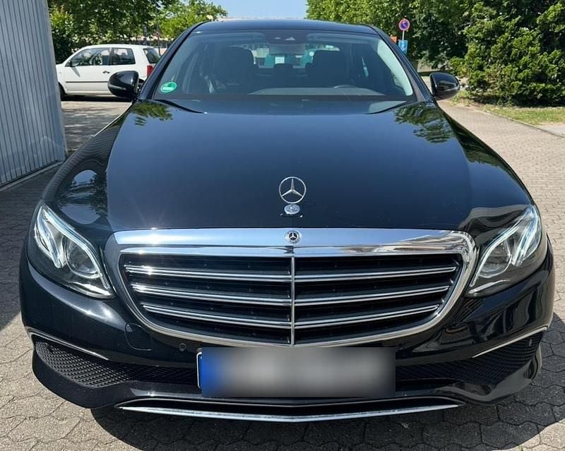Schwarz Gebraucht 2017 Mercedes E200 Exclusive Limousine | 18.950 € (Superpreis) - Bild 1/4