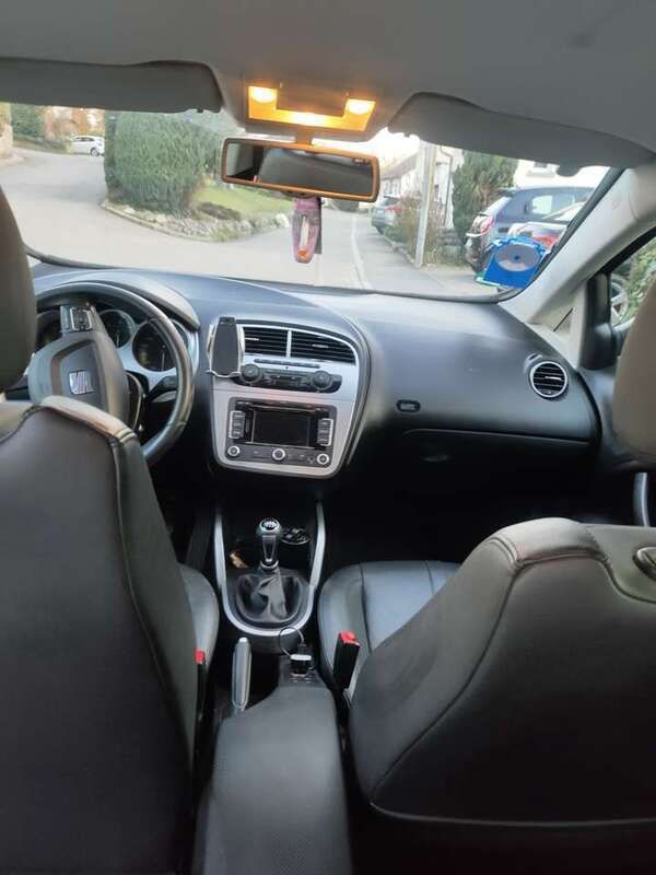 Schwarz Gebraucht 2011 Seat Altea XL Style Van / Kleinbus | 3.800 € (Fairer Preis) - Bild 1/4