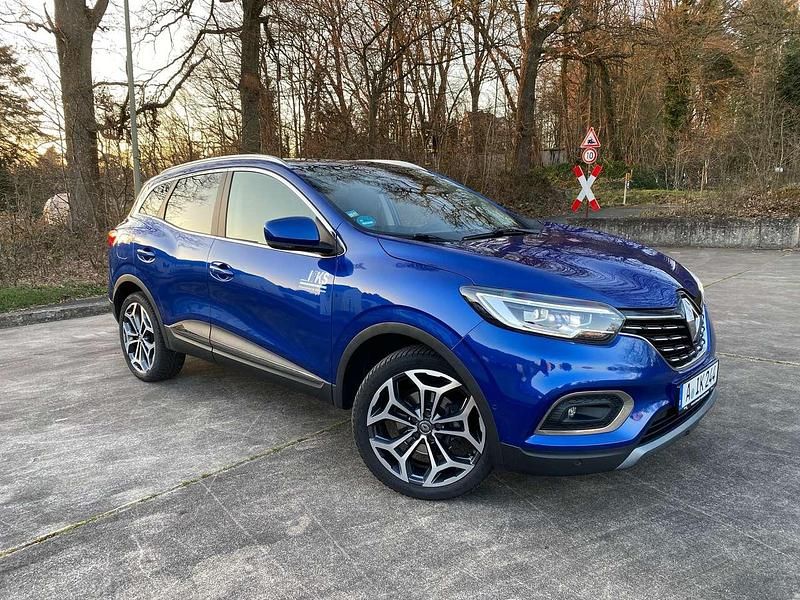 Blau Gebraucht 2022 Renault Kadjar Techno SUV | 19.900 € (Fairer Preis) - Bild 1/4