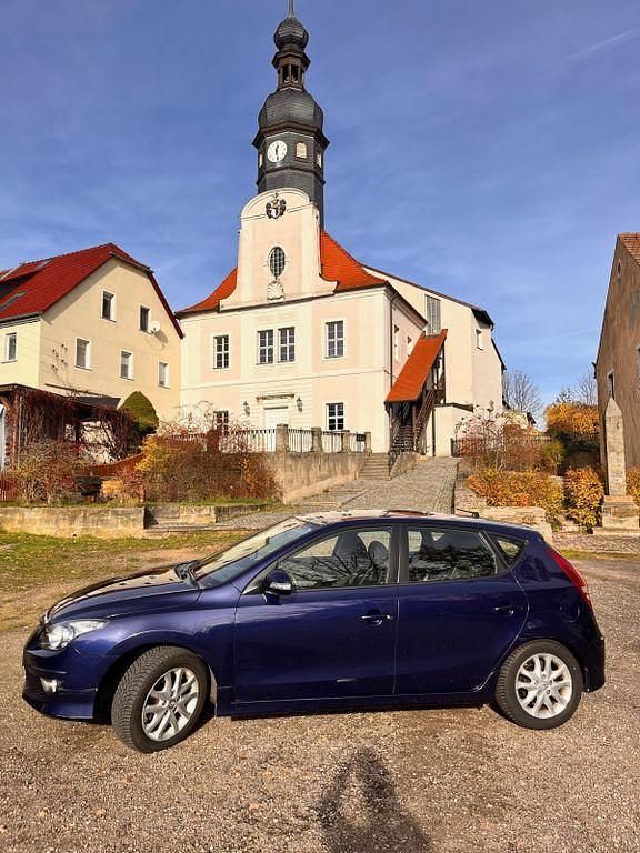 Blau Gebraucht 2010 Hyundai i30 Comfort Kombi | 5.200 € (Fairer Preis) - Bild 1/4