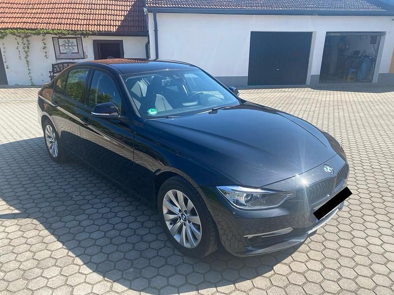 Gebraucht BMW 320 186 PS (136 kW) 2012 Schwarz Limousine