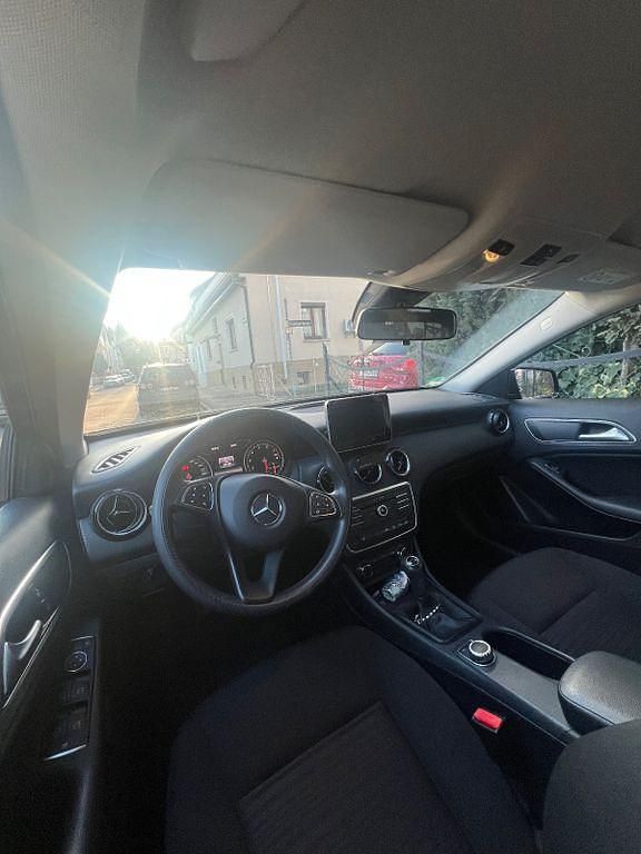 Gebraucht Mercedes A160 102 PS (75 kW) 2017 Schwarz Limousine