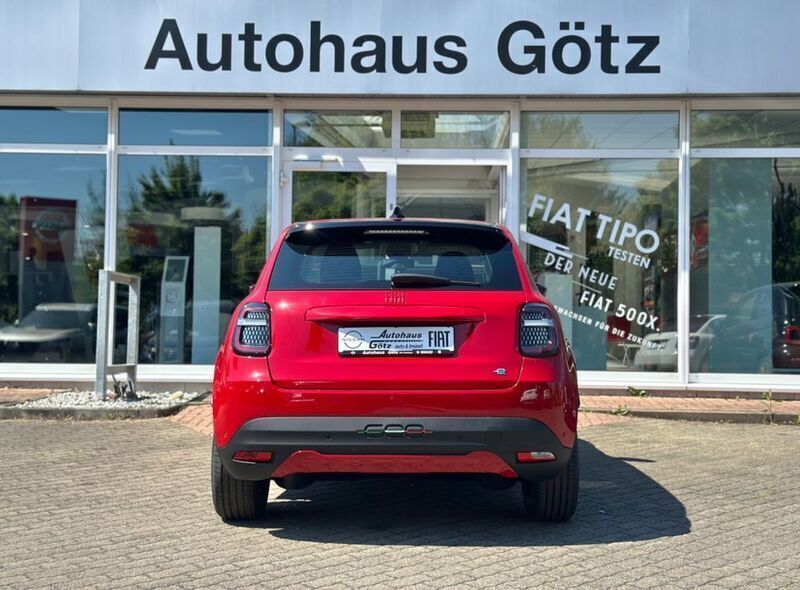 Neu Fiat 600E Red 114 kW (156 PS) 2025 Rot SUV