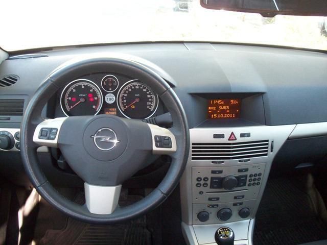 Gebraucht Opel Astra Edition 110 PS (80 kW) 2008 Silber metallic Kombi