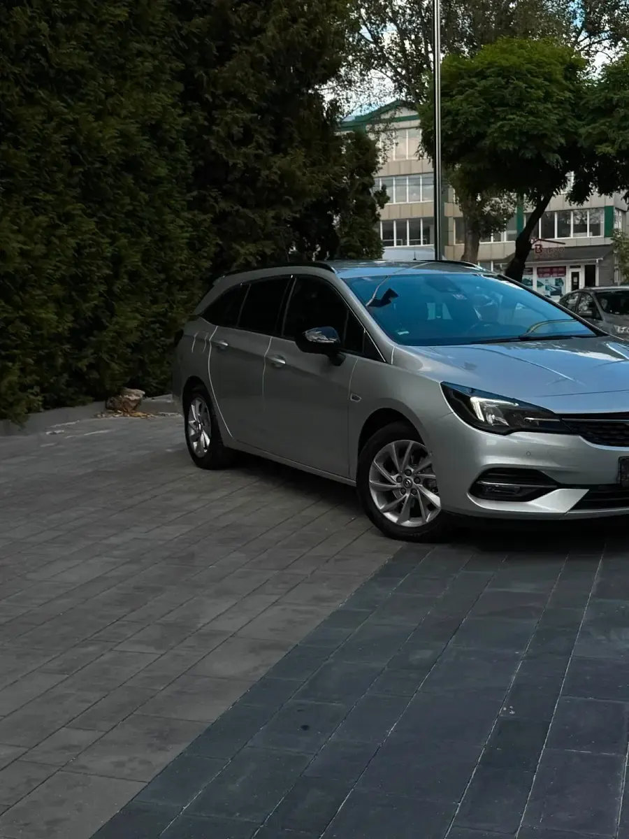 Gebraucht Opel Astra 131 PS (96 kW) 2021 Grün Limousine