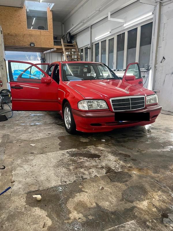 Gebraucht Mercedes C200 102 PS (75 kW) 2000 Rot Limousine