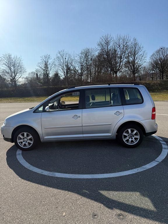 Gebraucht VW Touran Basis 116 PS (85 kW) 2004 Grau Van / Kleinbus