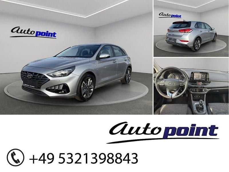 Silber Gebraucht 2023 Hyundai i30 Trend Limousine | 13.950 € (Superpreis) - Bild 1/4